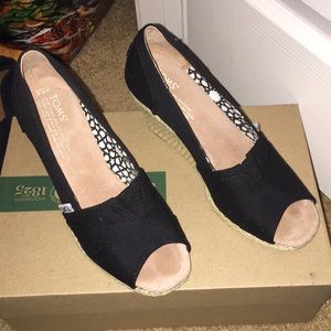 TOMS wedges